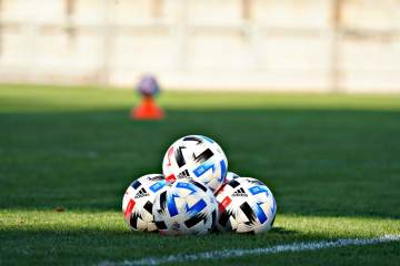 不只是被罚下！巴甲球员鲁莽放铲伤人恐被禁赛到对手康复为止…｜九游体育首页（配图示意）